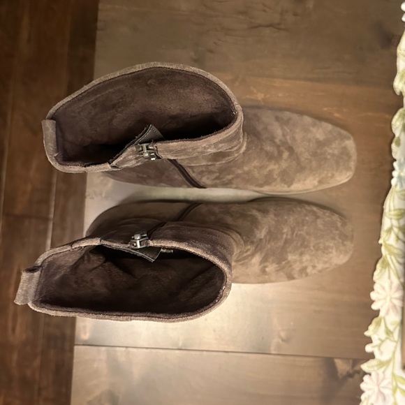 Gabor Boots (Open to offers!) - Picture 7 of 7